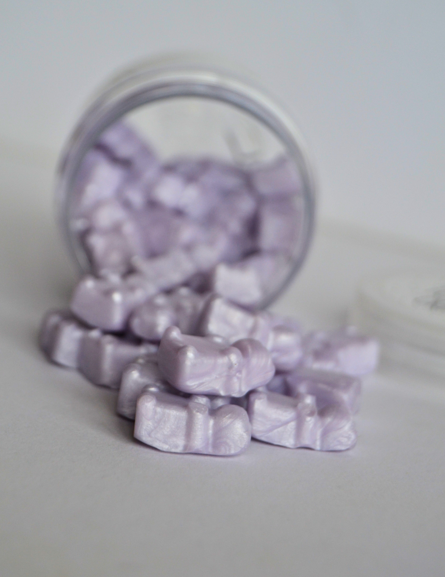 Lilac Glow Wax Sealing Beads (Gummy Bear Shape)