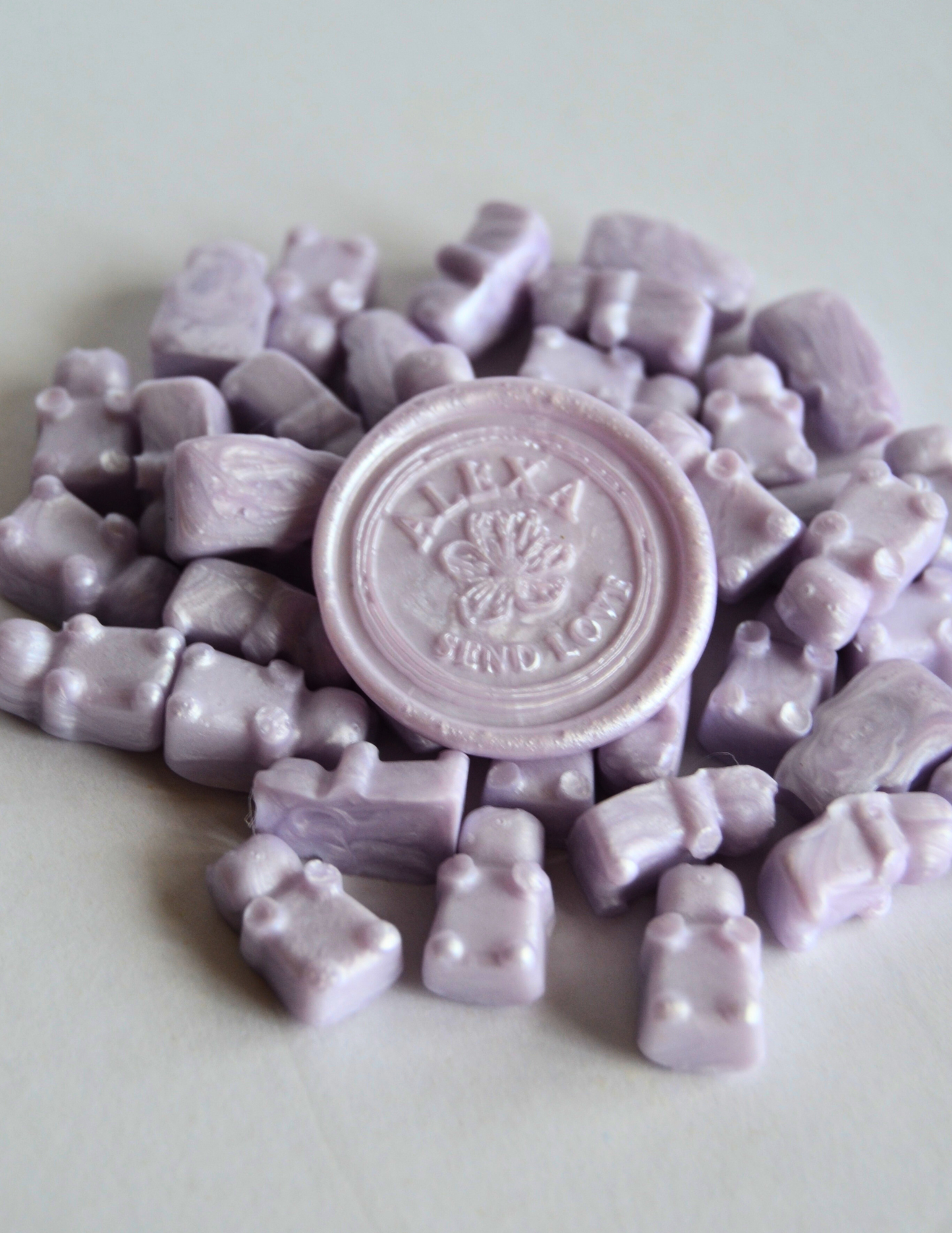 Lilac Glow Wax Sealing Beads (Gummy Bear Shape)